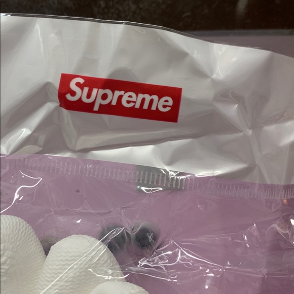 NWT Authentic Supreme Gloves - Picture 4 of 4
